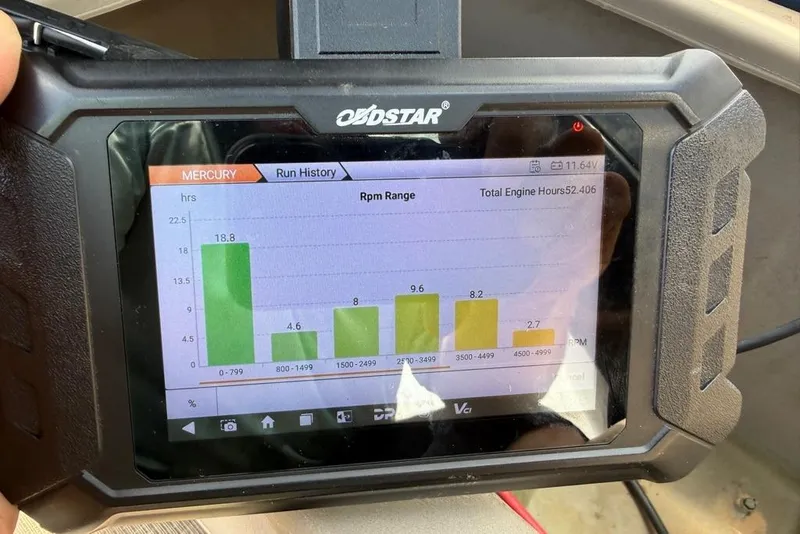 Slide: The Image of Digital display showing engine RPM history for Sun Tracker SportFish 22 DLX, 2021 model. - 52