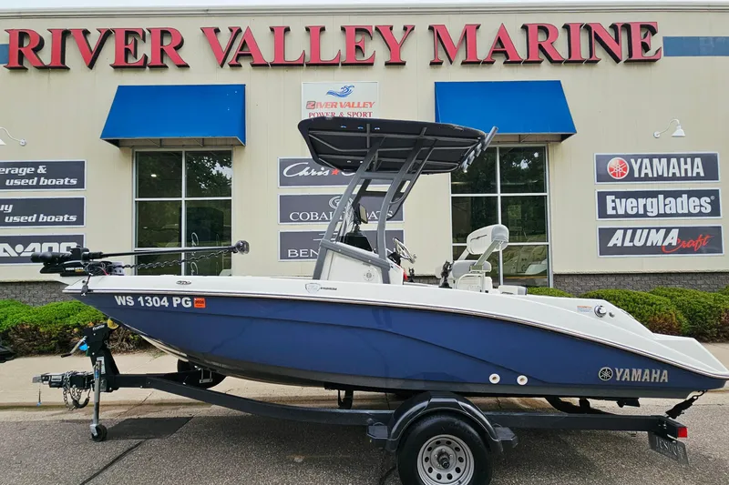 The Image of 2020 Yamaha Boats 195 FSH Sport displayed at River Valley Marine dealership. - 1