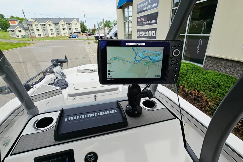 Slide: The Image of 2020 Yamaha Boats 195 FSH Sport with Humminbird navigation system displayed. - 10