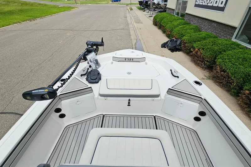 Slide: The Image of 2020 Yamaha Boats 195 FSH Sport, featuring a sleek deck and advanced trolling motor. - 14