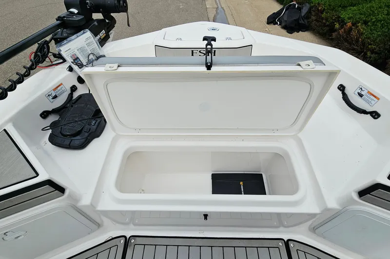 Slide: The Image of 2020 Yamaha Boats 195 FSH Sport open storage compartment on deck. - 21