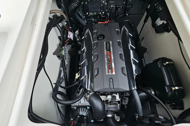 Slide: The Image of Engine compartment of 2020 Yamaha Boats 195 FSH Sport, showcasing powerful motor components. - 23