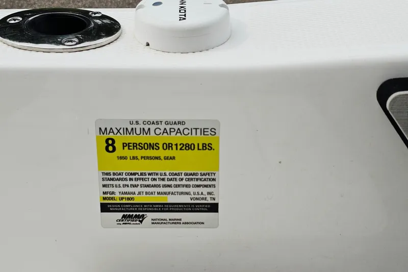 Slide: The Image of 2020 Yamaha Boats 195 FSH Sport capacity label, 8 persons or 1280 lbs limit. - 25