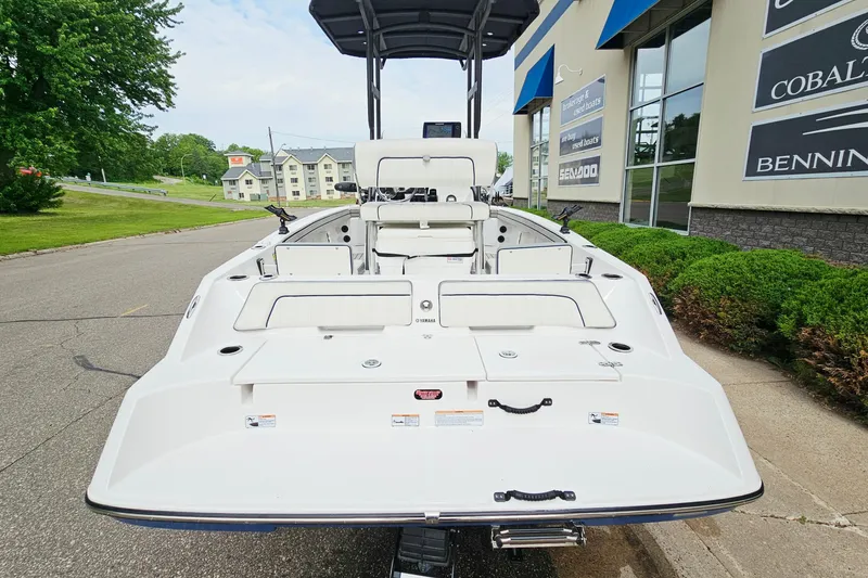 Slide: The Image of 2020 Yamaha Boats 195 FSH Sport, white exterior, parked near dealership, rear view. - 6