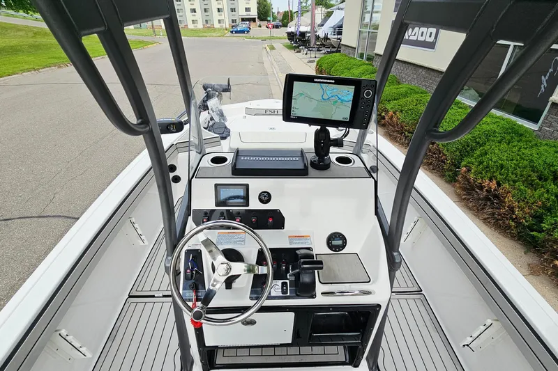 Slide: The Image of 2020 Yamaha Boats 195 FSH Sport dashboard with navigation system and steering wheel. - 9