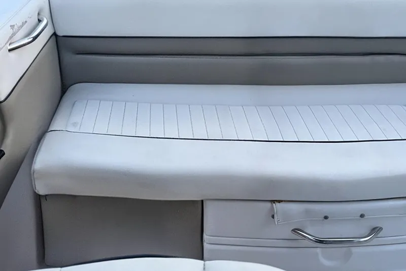 Slide: The Image of White seating area on a 2000 Bayliner 2252 Ciera Express boat. - 22