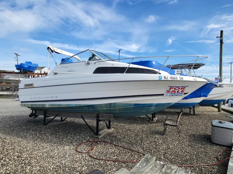 Slide: The Image of 2000 Bayliner 2252 Ciera Express boat for sale on dock. - 4