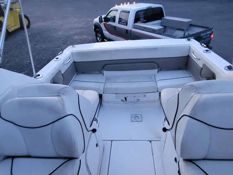 Slide: The Image of Interior of a 2000 Bayliner 2252 Ciera Express boat. - 7