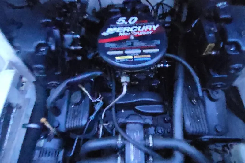 Slide: The Image of Engine of 2000 Bayliner 2252 Ciera Express with Mercury 5.0 liter V8. - 8