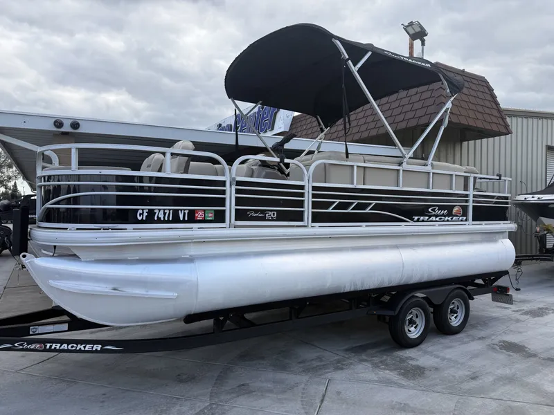 The Image of 2021 Sun Tracker FISHIN BARGE 20 DLX pontoon boat with 90HP Mercury. - 1