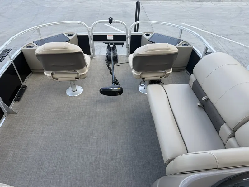 Slide: The Image of Interior view of a 2021 Sun Tracker FISHIN BARGE 20 DLX pontoon boat. - 10