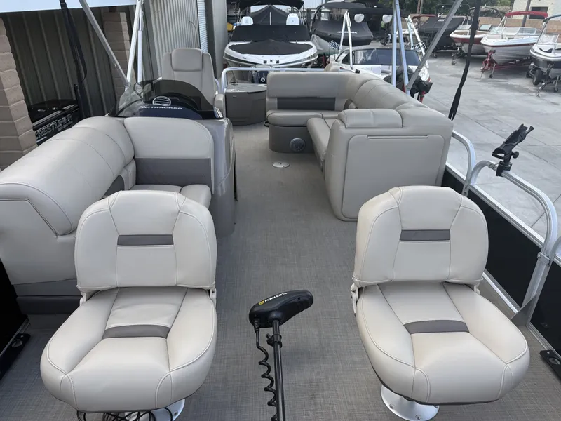 Slide: The Image of Interior view of a 2021 Sun Tracker FISHIN BARGE 20 DLX pontoon boat. - 7