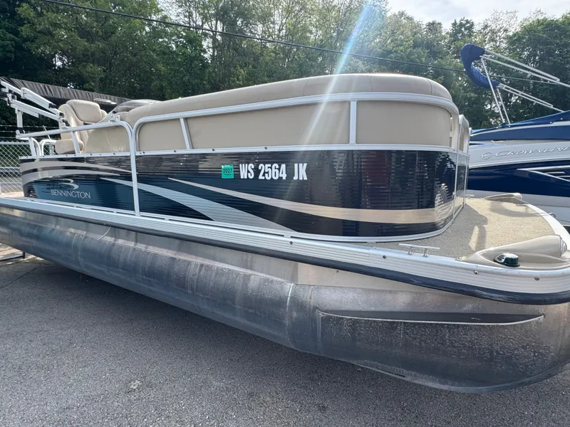 The Image of 2014 Bennington 20SLM pontoon boat parked outdoors. - 1