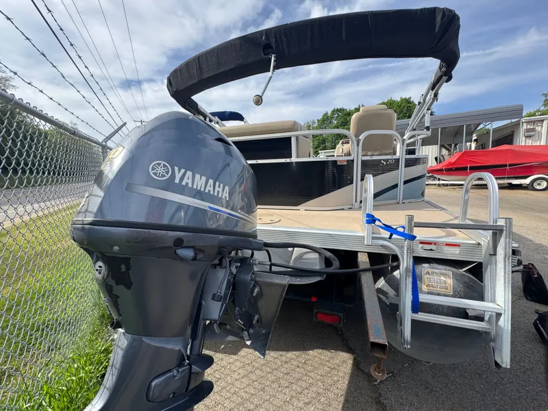 Slide: The Image of 2014 Bennington 20SLM pontoon boat with Yamaha outboard motor. - 4