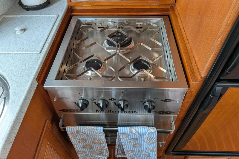 Slide: The Image of Stainless steel stove in 2006 North Pacific 42 Pilothouse kitchen, featuring three burners. - 25