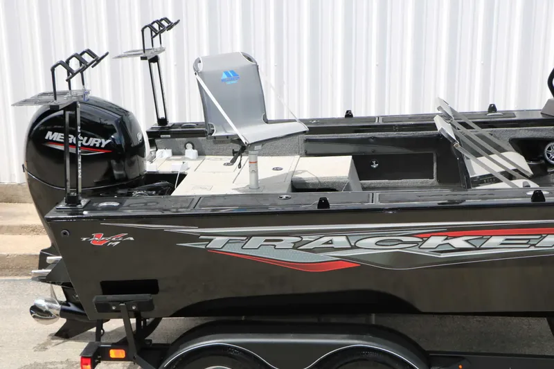 Slide: The Image of Tracker Targa 19C 2022 - 12