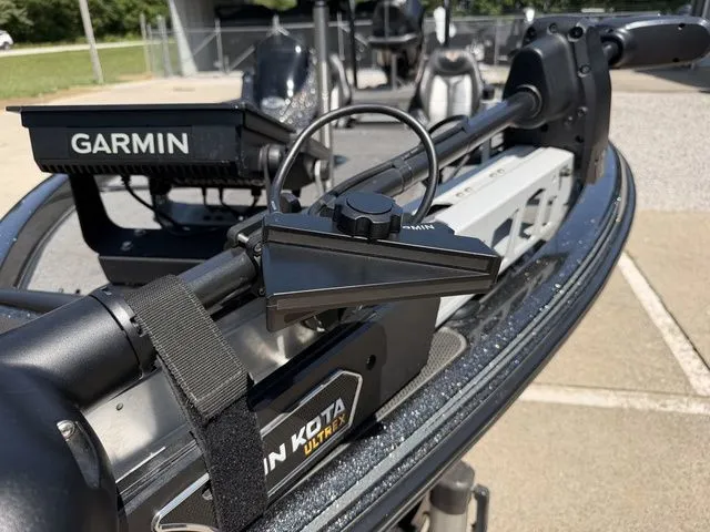 Slide: The Image of Phoenix Bass Boat 920 ProXP 2019 - 13
