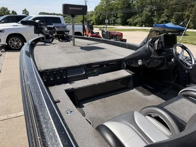 Slide: The Image of Phoenix Bass Boat 920 ProXP 2019 - 18