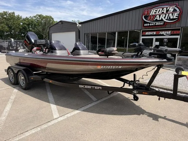 Slide: The Image of Skeeter ZX200 2004 - 8