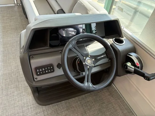 Slide: The Image of Sun Tracker Party Barge 20 DLX 2026 - 27