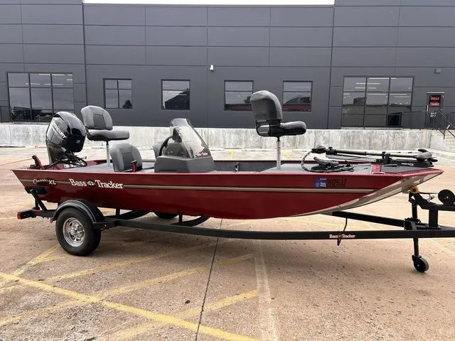 Slide: The Image of Tracker Bass Tracker Classic XL 2024 - 4