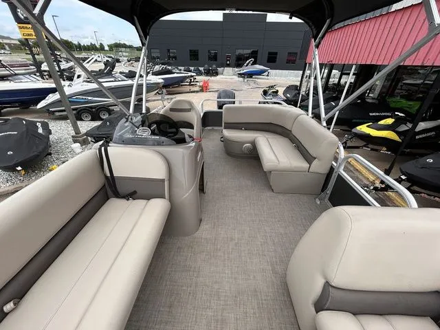 Slide: The Image of Sun Tracker Party Barge 18 DLX 2023 - 10