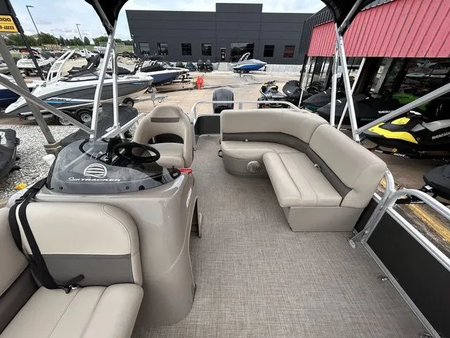 Slide: The Image of Sun Tracker Party Barge 18 DLX 2023 - 11