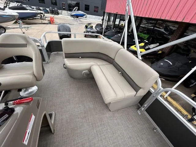 Slide: The Image of Sun Tracker Party Barge 18 DLX 2023 - 12