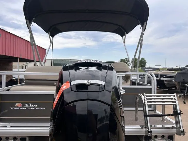 Slide: The Image of Sun Tracker Party Barge 18 DLX 2023 - 6
