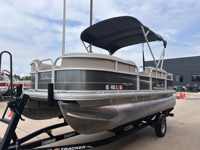 Slide: The Image of Sun Tracker Party Barge 18 DLX 2023 - 8