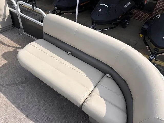 Slide: The Image of Sun Tracker Party Barge 18 DLX 2020 - 10