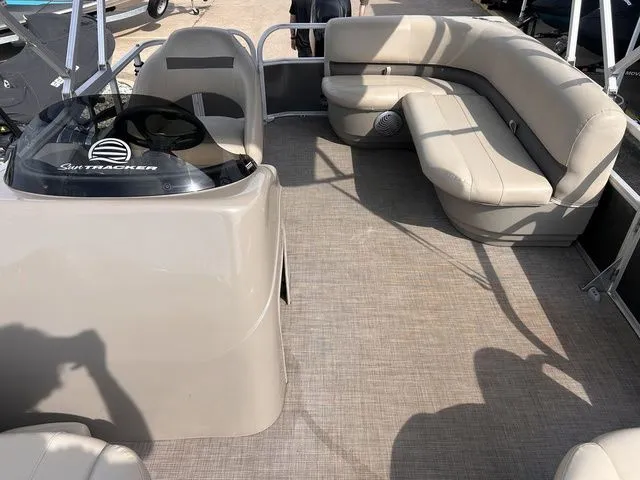 Slide: The Image of Sun Tracker Party Barge 18 DLX 2020 - 11
