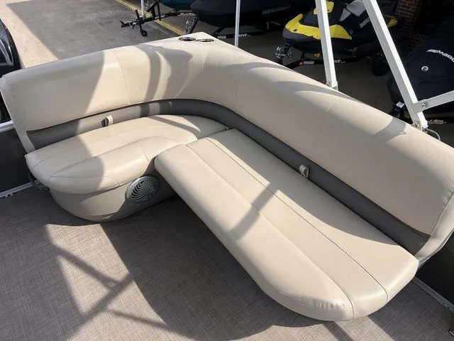 Slide: The Image of Sun Tracker Party Barge 18 DLX 2020 - 12