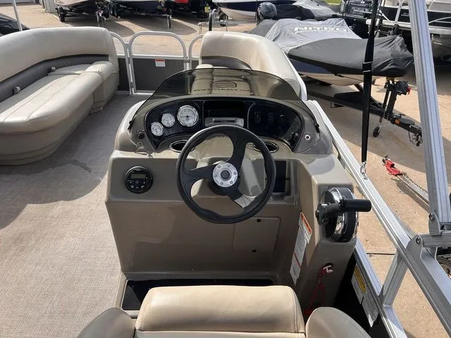 Slide: The Image of Sun Tracker Party Barge 18 DLX 2020 - 14