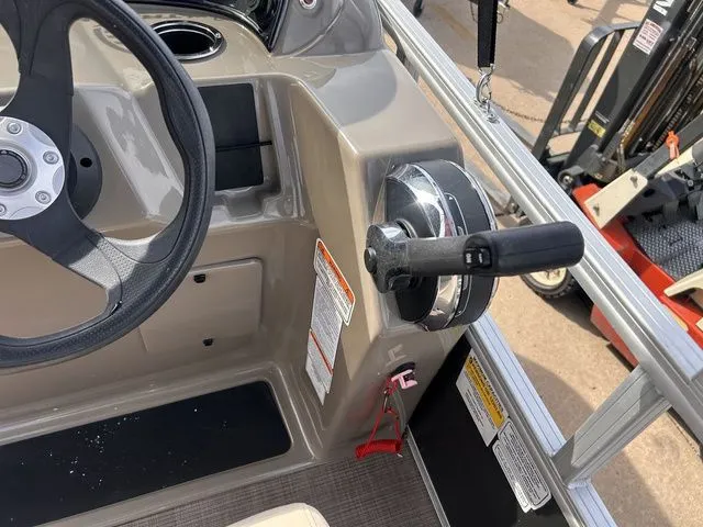 Slide: The Image of Sun Tracker Party Barge 18 DLX 2020 - 16
