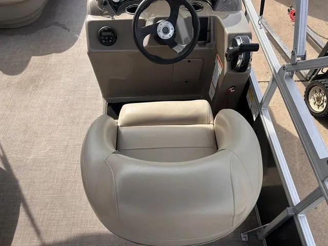 Slide: The Image of Sun Tracker Party Barge 18 DLX 2020 - 17