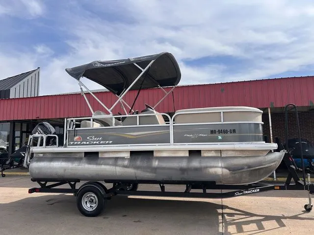 Slide: The Image of Sun Tracker Party Barge 18 DLX 2020 - 7