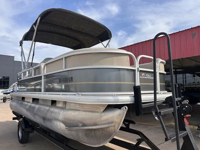 Slide: The Image of Sun Tracker Party Barge 18 DLX 2020 - 8