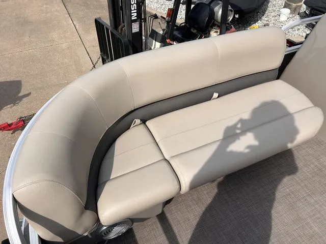 Slide: The Image of Sun Tracker Party Barge 18 DLX 2020 - 9