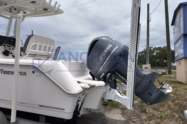 Slide: The Image of Tidewater 232 CC Adventure 2020 - 10
