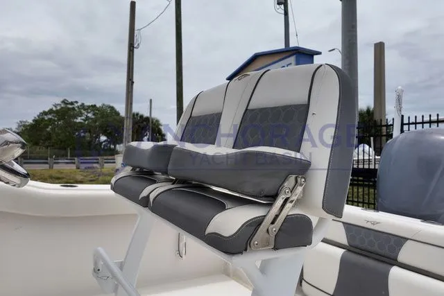 Slide: The Image of Tidewater 232 CC Adventure 2020 - 6