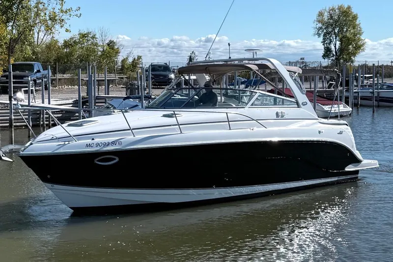 The Image of Rinker 300 Express Cruiser 2006 - 1