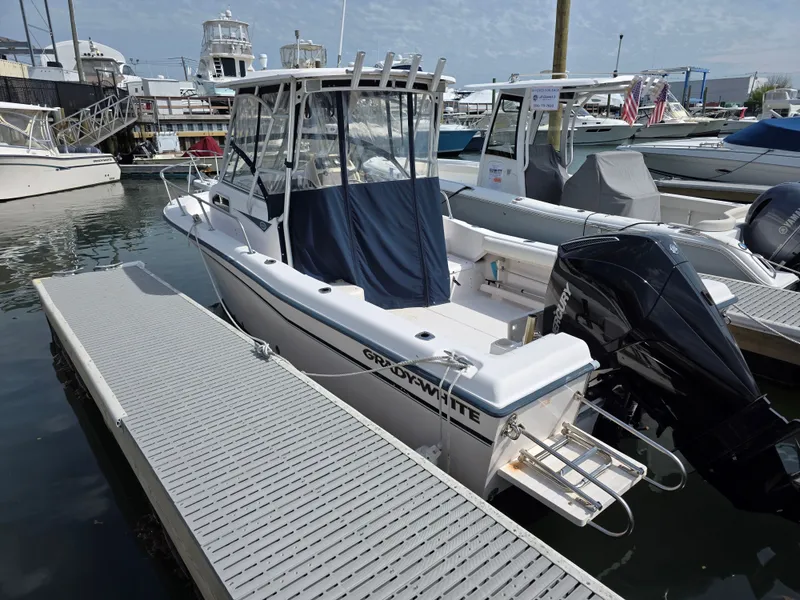 The Image of Grady-White Seafarer 226 2002 - 0