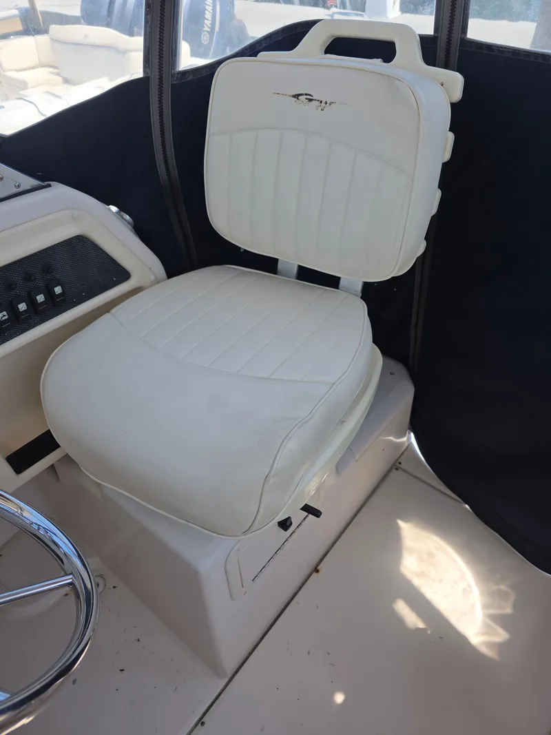 Slide: The Image of Grady-White Seafarer 226 2002 - 15