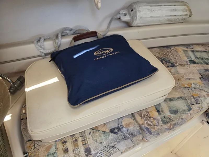Slide: The Image of Interior of a 2002 Grady-White Seafarer 226 boat. - 22