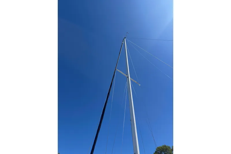 Slide: The Image of Tall mast of a 1979 Aloha 34 sailboat against a clear blue sky. - 41
