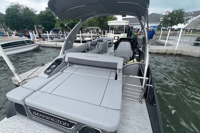Slide: The Image of 2026 Bennington RX 25 RXSBA luxury pontoon boat docked at marina. - 10