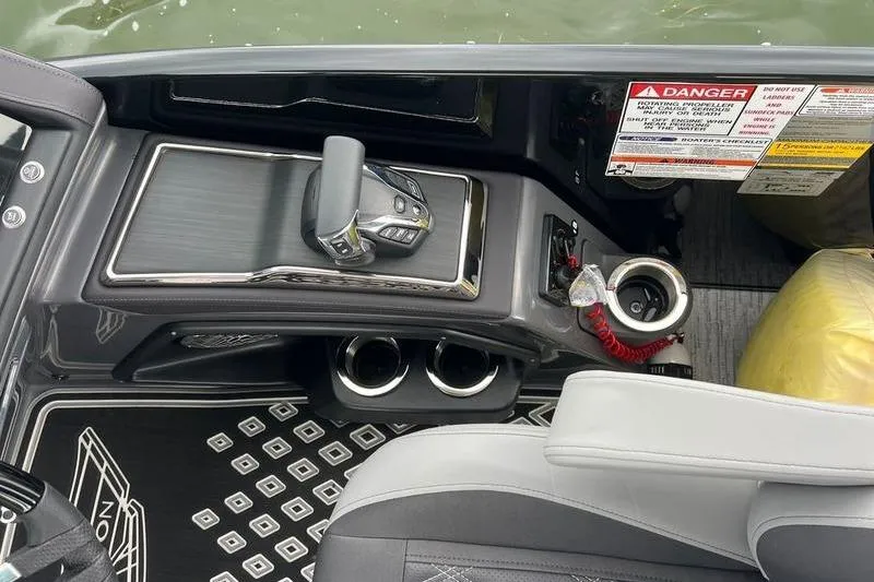 Slide: The Image of Control panel of 2026 Bennington RX 25 RXSBA boat with throttle and warning labels. - 4