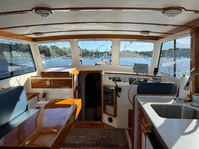 Slide: The Image of Interior of a 2000 Duffy 35 Hardtop Cruiser with water view. - 27
