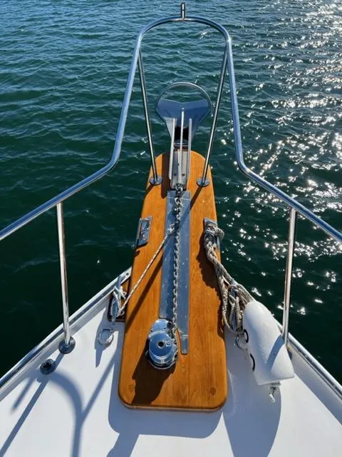 Slide: The Image of Bow of a 2000 Duffy 35 Hardtop Cruiser on the water. - 32